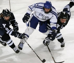 总决赛最新形势：洛杉矶湖人高居榜首，曼联强势追赶，冠军归属成迷-AYXSPORT